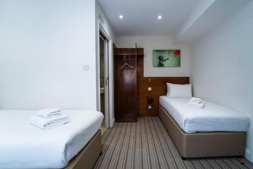 Habitación Triple Premium del hotel Chelsea Guest House. Foto 16