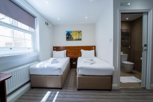 Habitación Triple Premium del hotel Chelsea Guest House. Foto 17