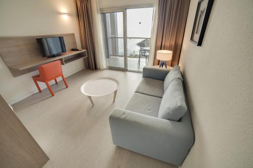 Suite Junior con vistas al mar del hotel Riviera Vista. Foto 5