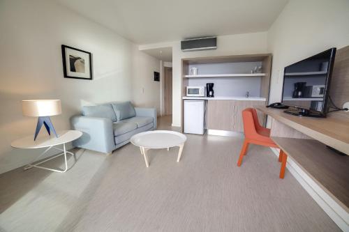 Suite Junior con vistas al mar del hotel Riviera Vista. Foto 6