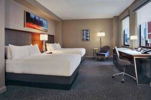 Habitación Doble Superior con 2 camas dobles - Planta superior del hotel Hilton Chicago. Foto 1