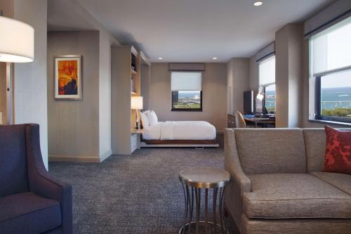 Habitación Parlor con cama plegable del hotel Hilton Chicago