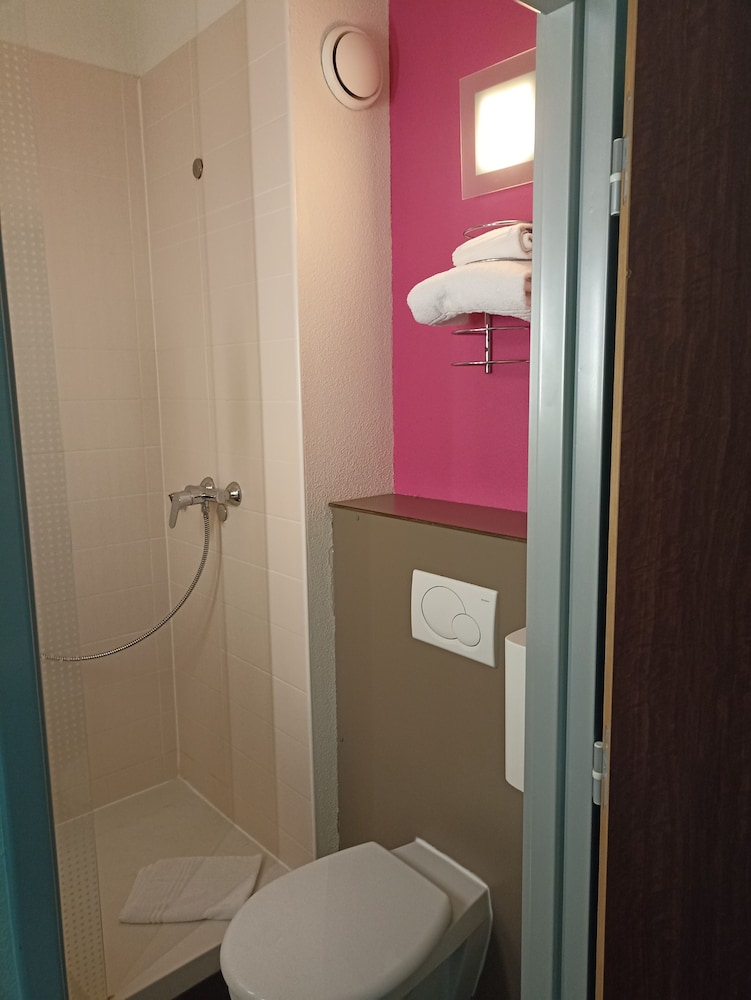 Habitacion Standard con 1 cama doble del hotel Ibis Styles Bethune Bruay. Foto 2