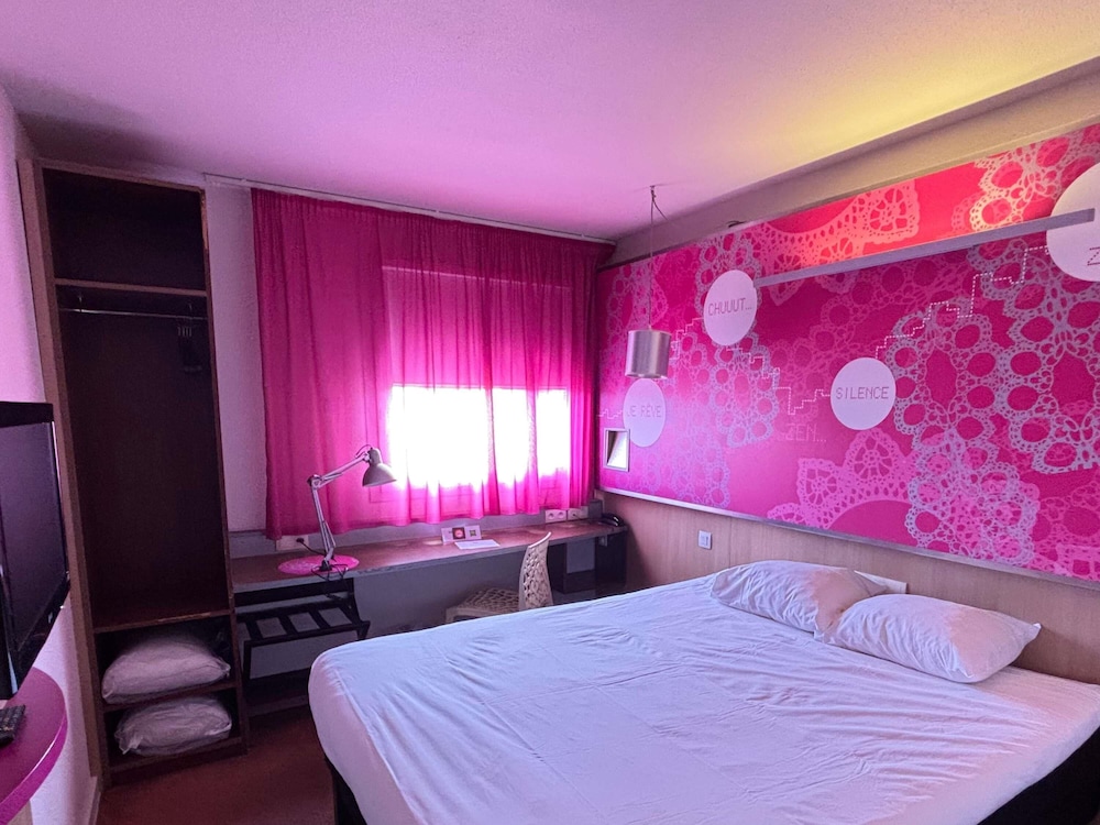 Habitacion Standard con 1 cama doble del hotel Ibis Styles Bethune Bruay. Foto 3
