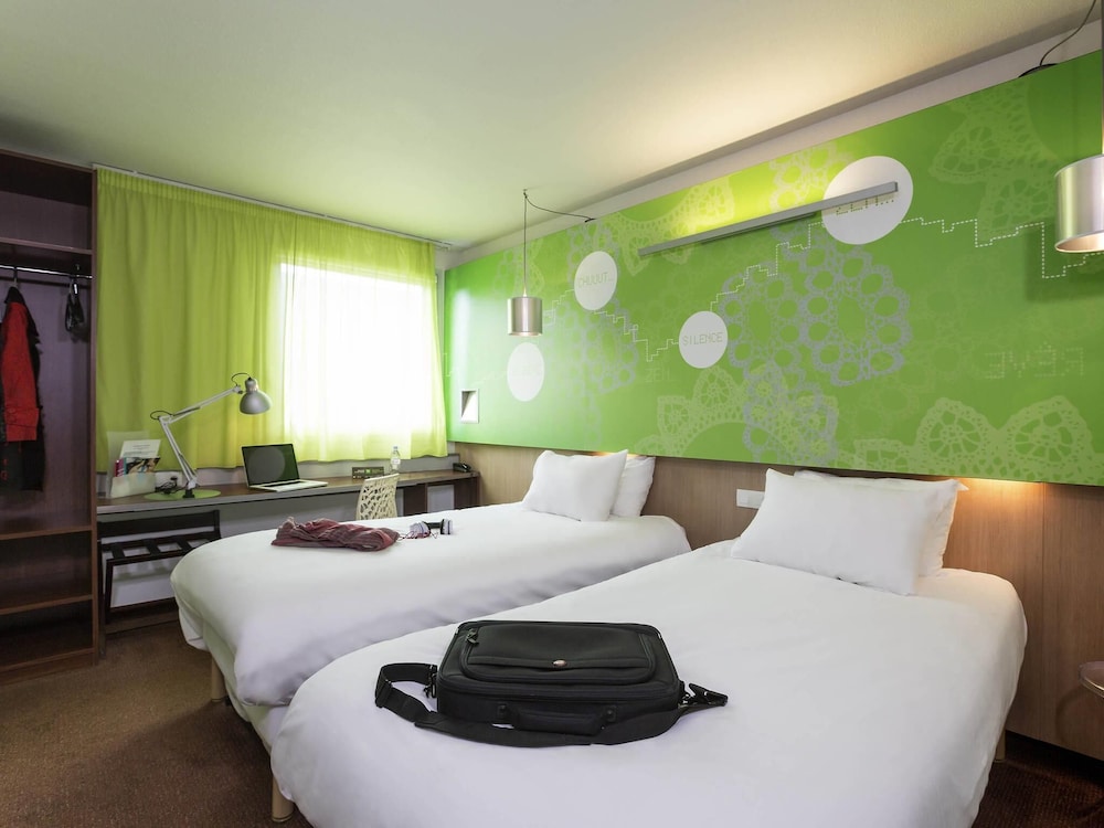 Habitación Standard con dos camas individuales del hotel Ibis Styles Bethune Bruay