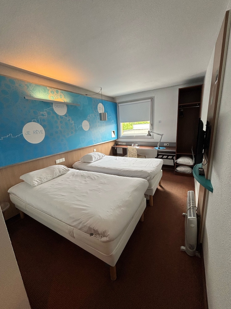 Habitación Standard con dos camas individuales del hotel Ibis Styles Bethune Bruay. Foto 2