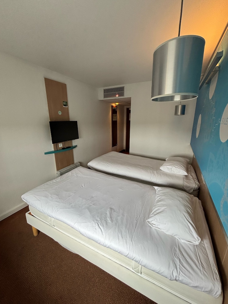 Habitación Standard con dos camas individuales del hotel Ibis Styles Bethune Bruay. Foto 3