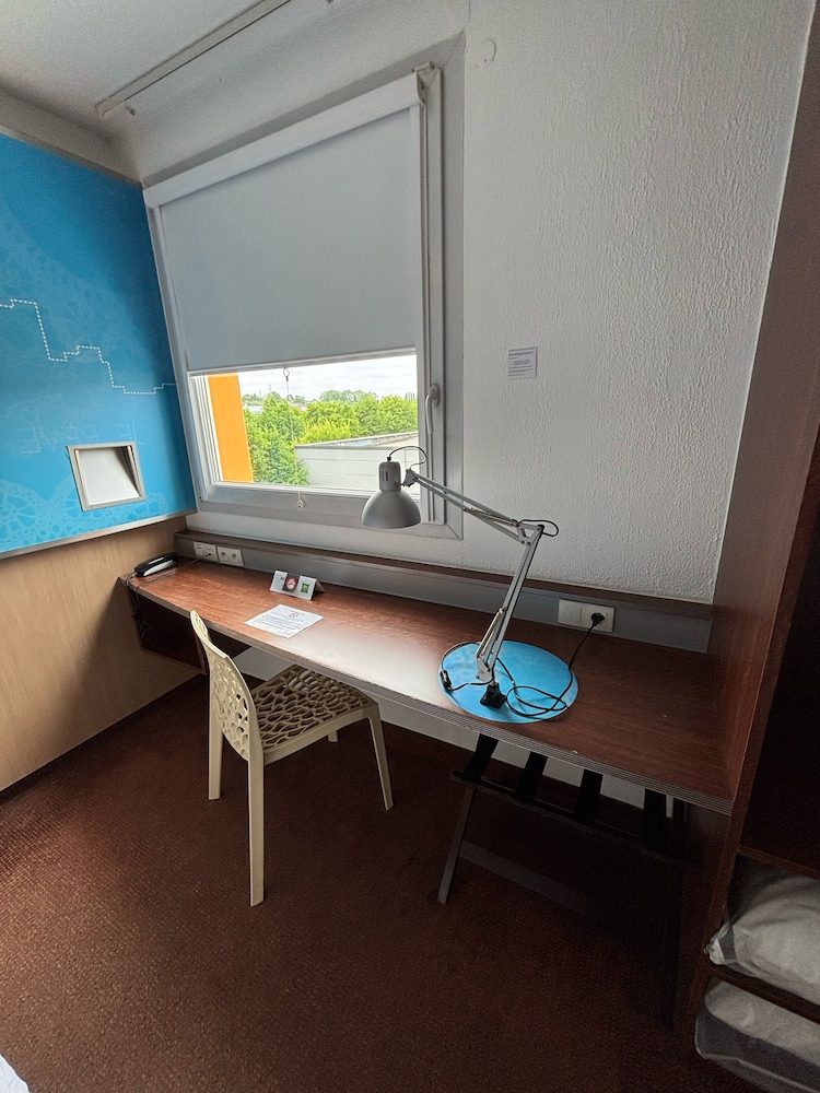 Habitación Standard con dos camas individuales del hotel Ibis Styles Bethune Bruay. Foto 4