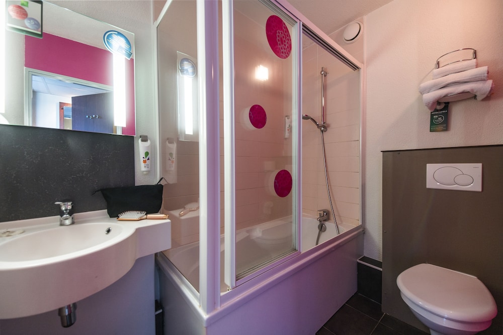 Habitación Standard con dos camas individuales del hotel Ibis Styles Bethune Bruay. Foto 9