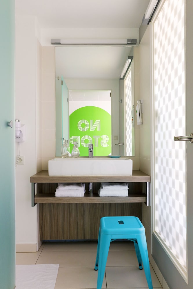 Habitación Estándar con 1 cama doble del hotel Ibis Styles Le Mans Sud Mulsanne. Foto 5