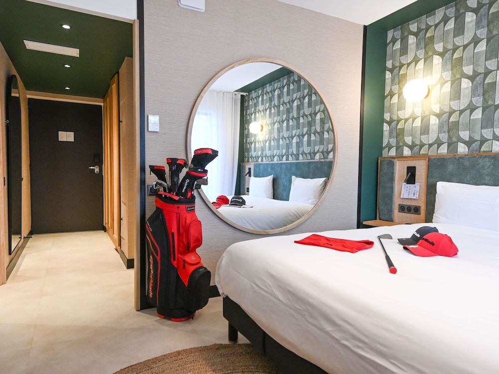 Habitación Clásica, vistas al bosque - 1 cama king size del hotel Mercure Brignoles Golf De Barbaroux. Foto 4