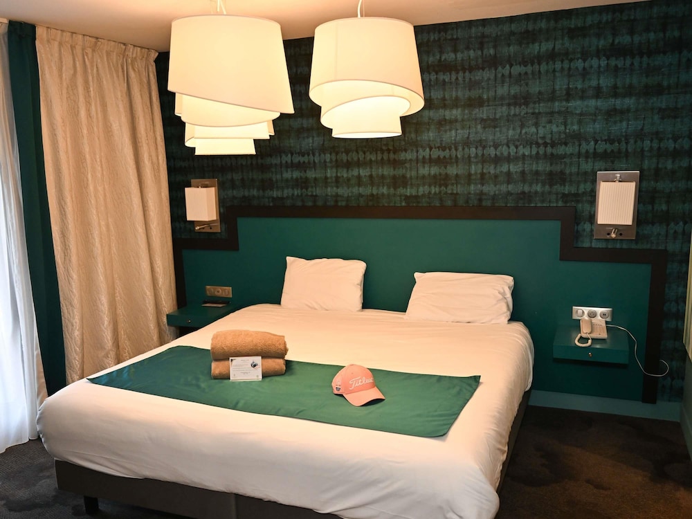 Habitación Clásica, vistas al bosque - 1 cama king size del hotel Mercure Brignoles Golf De Barbaroux. Foto 5