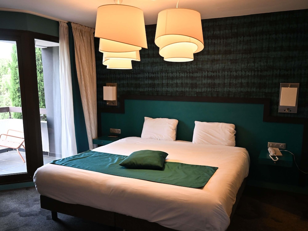 Habitación Clásica, vistas al bosque - 1 cama king size del hotel Mercure Brignoles Golf De Barbaroux. Foto 9