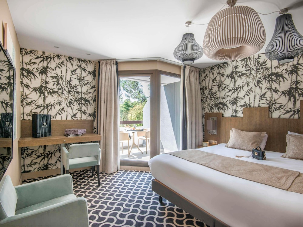 Habitación Clásica, vistas al bosque - 1 cama king size del hotel Mercure Brignoles Golf De Barbaroux. Foto 10