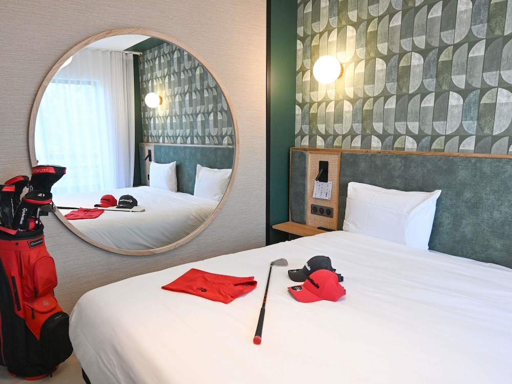 Habitación Estándar con 1 cama doble y 2 camas individuales del hotel Mercure Brignoles Golf De Barbaroux