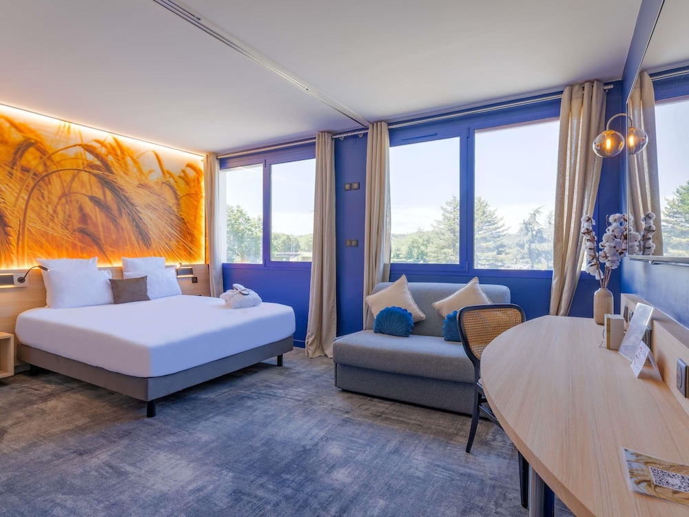 Habitación Privilegiada con sofá del hotel Mercure Lyon Est Villefontaine. Foto 8