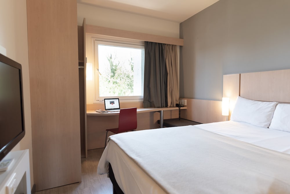 Habitación estándar, 1 cama doble del hotel Ibis Pilar. Foto 1