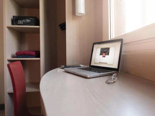 Habitación Doble Estándar del hotel Ibis Pilar. Foto 2