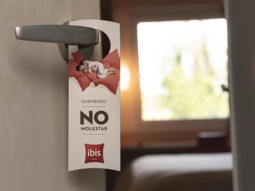Habitación Doble Estándar del hotel Ibis Pilar. Foto 4