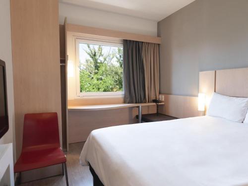 Habitación Doble Estándar del hotel Ibis Pilar. Foto 5