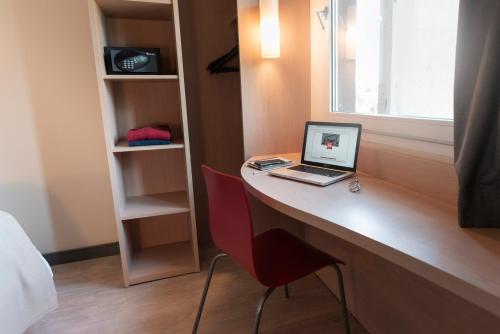 Habitación Doble Estándar del hotel Ibis Pilar. Foto 7