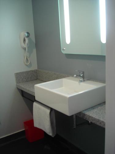 Habitación Doble Estándar del hotel Ibis Pilar. Foto 8