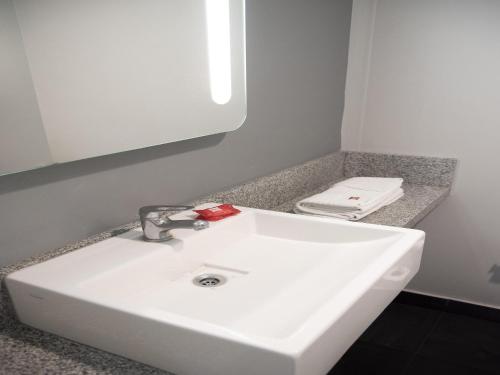 Habitación Estandar del hotel Ibis Pilar. Foto 4
