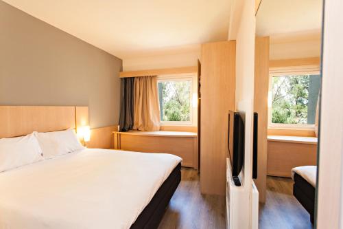 Habitación Estandar del hotel Ibis Pilar. Foto 5