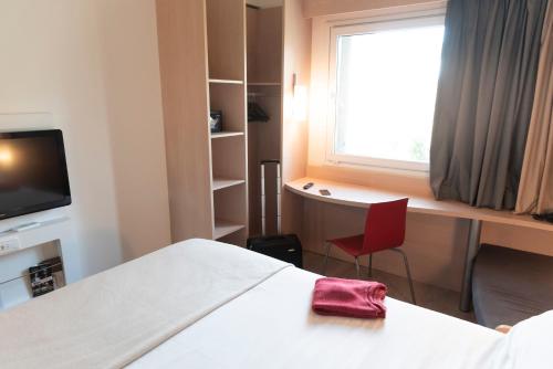 Habitación Estandar del hotel Ibis Pilar. Foto 10