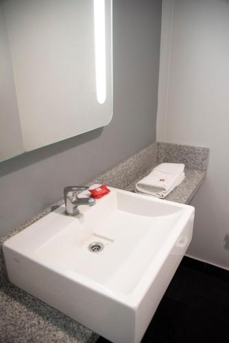 Habitación Doble Estándar - 2 camas del hotel Ibis Pilar. Foto 5
