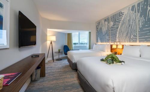 Habitación Estándar con 2 camas dobles del hotel B Ocean Resort. Foto 7
