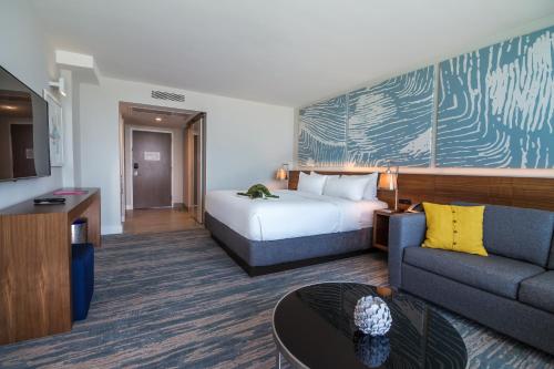 Alojamiento Estándar con cama extragrande y ducha - Adaptado para personas con discapacidad del hotel B Ocean Resort. Foto 4