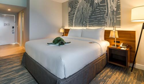 Alojamiento Estándar con cama extragrande y ducha - Adaptado para personas con discapacidad del hotel B Ocean Resort. Foto 6