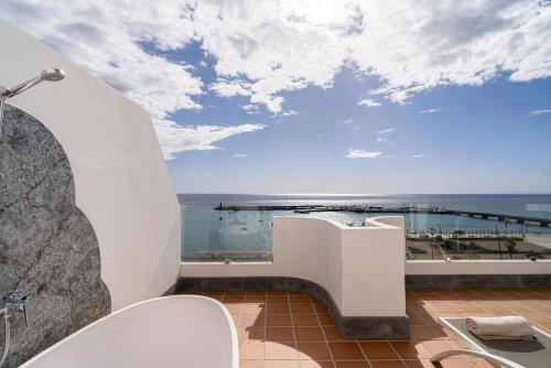 Suite Superior con vistas al mar del hotel Islamar. Foto 1