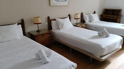 Habitación Triple del hotel Hospedería Santa Cruz. Foto 2