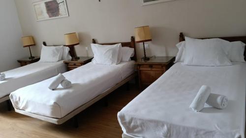Habitación Triple del hotel Hospedería Santa Cruz. Foto 3