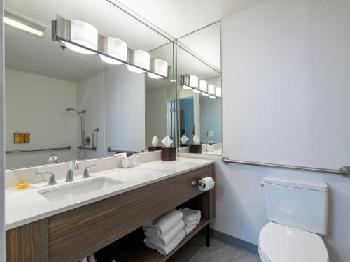 Habitación Premium con ducha a ras de suelo - 2 camas grandes del hotel Holiday Inn Resort The Squire at Grand Canyon by IHG