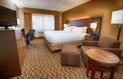 Habitación Estándar con bañera adaptada para personas con discapacidad - Cama extragrande del hotel Grand Canyon & Suites