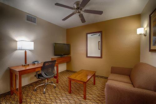 Suite con 1 dormitorio y bañera - Adaptada para personas con movilidad reducida del hotel Grand Canyon & Suites. Foto 4