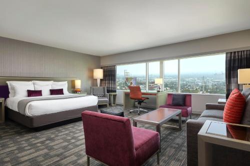 Suite Estudio - 1 cama extragrande del hotel Loews Hollywood. Foto 2