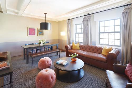 Suite de 1 dormitorio - 1 cama extragrande del hotel The Hollywood Roosevelt