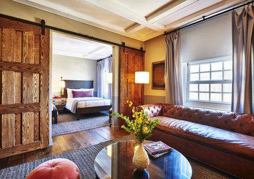 Suite de 1 dormitorio - 1 cama extragrande del hotel The Hollywood Roosevelt. Foto 5