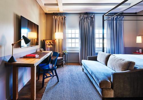 Habitación Deluxe con cama extragrande del hotel The Hollywood Roosevelt. Foto 4