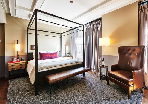 Habitación Superior con cama extragrande del hotel The Hollywood Roosevelt. Foto 4