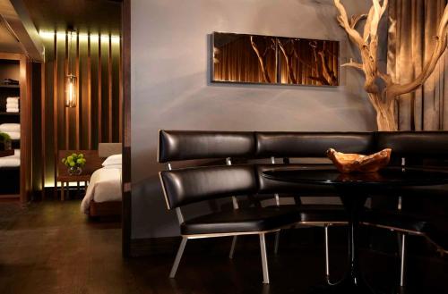Suite con vistas a la piscina del hotel The Hollywood Roosevelt. Foto 4