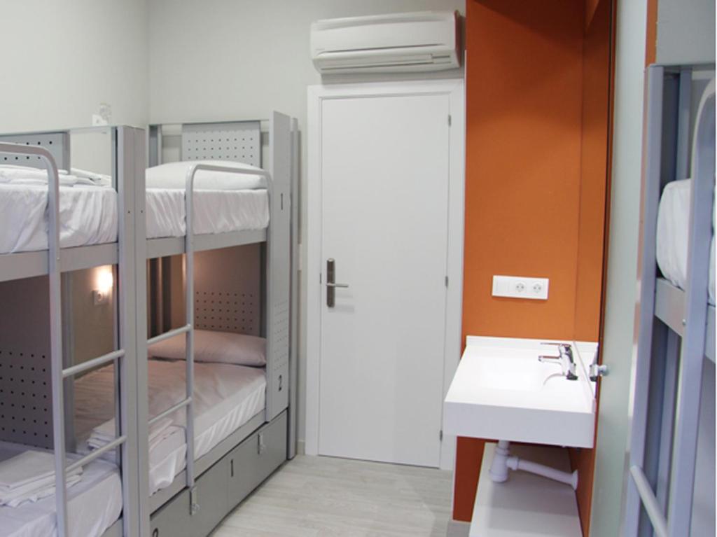 Habitación familiar del hotel Bcnsporthostels