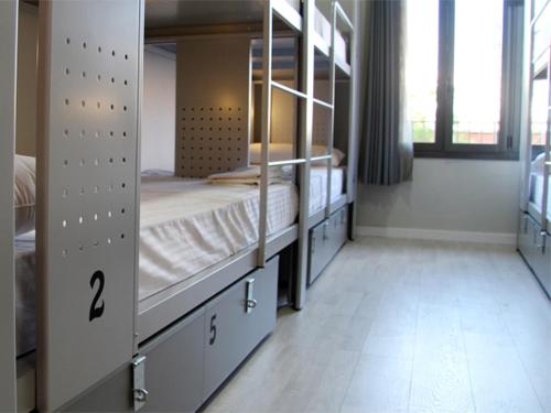 Habitación privada - 6 camas del hotel Bcnsporthostels. Foto 6