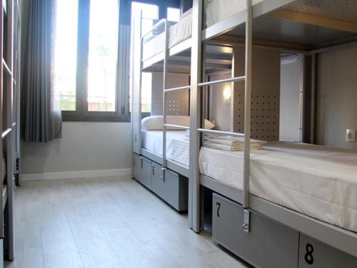 Habitación privada - 8 camas del hotel Bcnsporthostels. Foto 2
