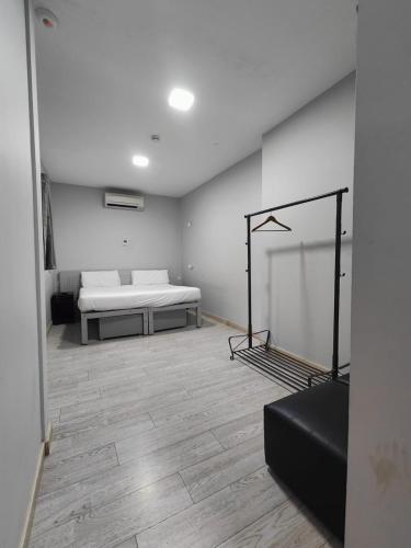 Habitación Familiar con baño privado del hotel Bcnsporthostels. Foto 1