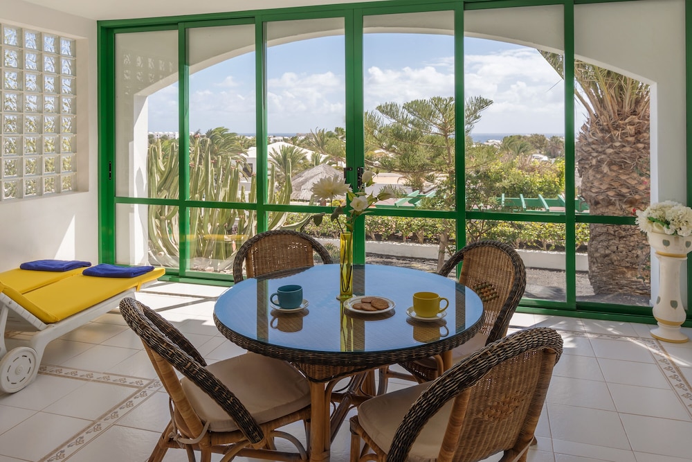 Apartamento, 2 habitaciones, terraza del hotel Golf Y Mar Suites. Foto 6